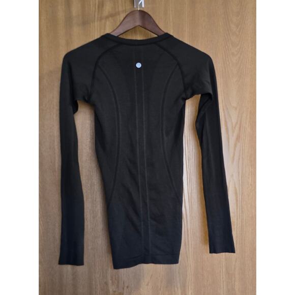 Lot Of 4 Lululemon One 28" Leggings, One Long Sleeve, Two Tank Tops - Picture 7 of 16